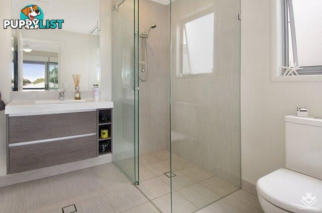 U24 / 123 Barrack Road Cannon Hill QLD 4170
