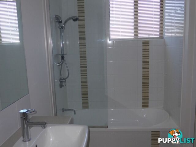 6-24 Henry Street West End QLD 4810