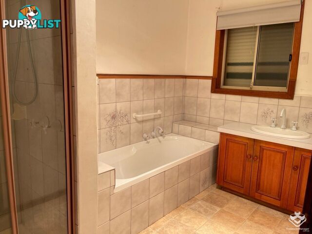 9 Oakfield Court Melton South VIC 3338