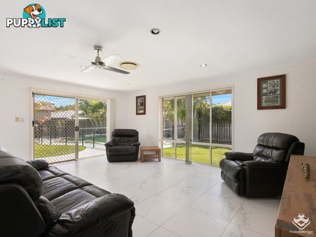 15 Eastbank Terrace Helensvale QLD 4212