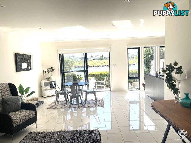 ID:21140136/126 Marina quays hope island qld 4212