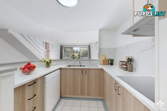 20/75 Brown Street Labrador QLD 4215