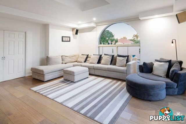 1643 Riverdale Court Hope Island QLD 4212