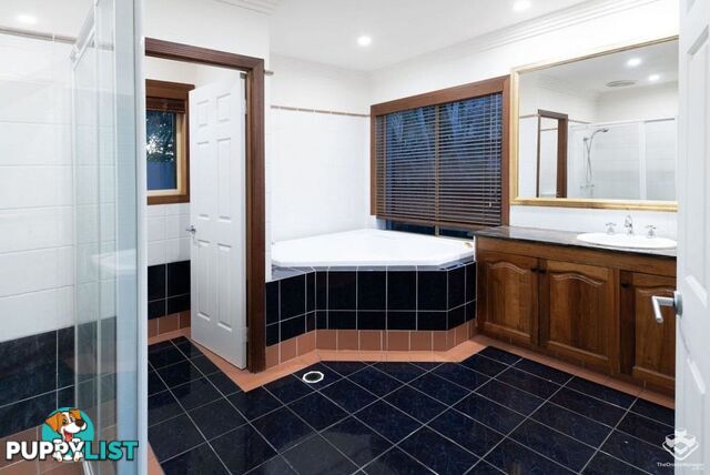1643 Riverdale Court Hope Island QLD 4212