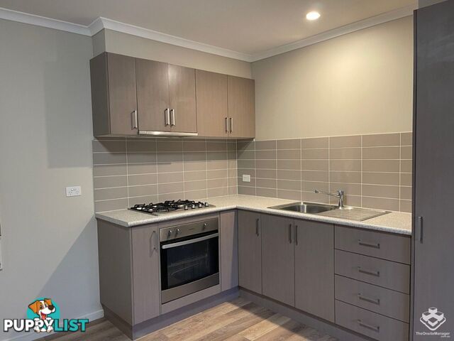 8 Oakfield Court Melton South VIC 3338
