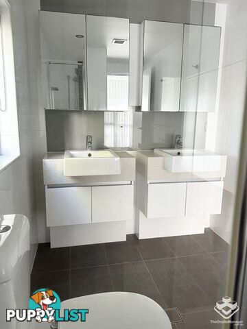 p5/28 Bayview Street Runaway Bay QLD 4216
