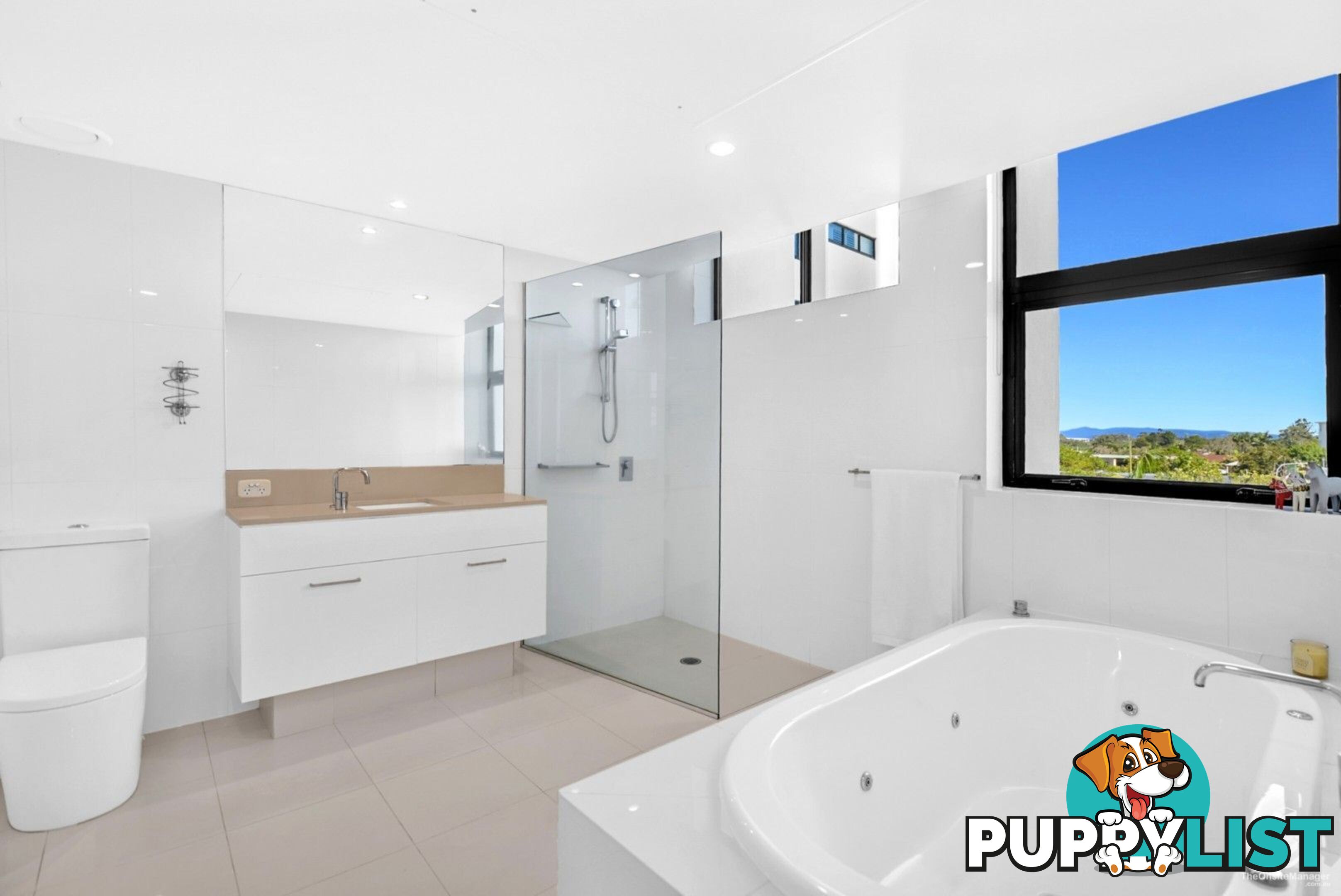 ID:21158437 230 Marine Parade Labrador Qld 4215