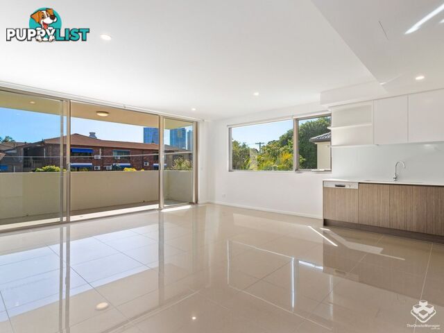 ID:21153726 5 Chester Terrace Southport QLD 4215