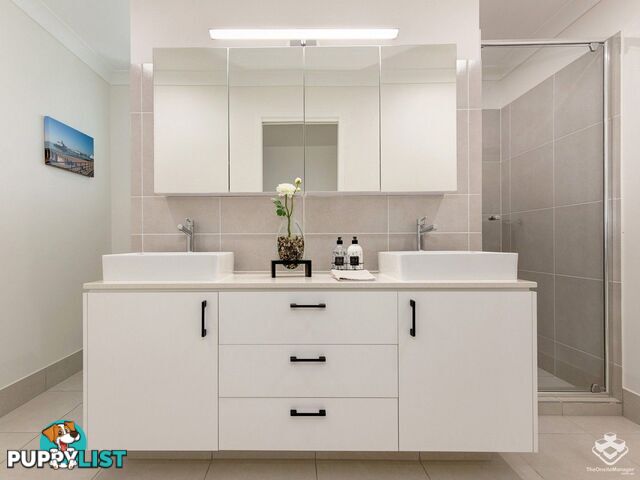 8 Field Street Helensvale QLD 4212