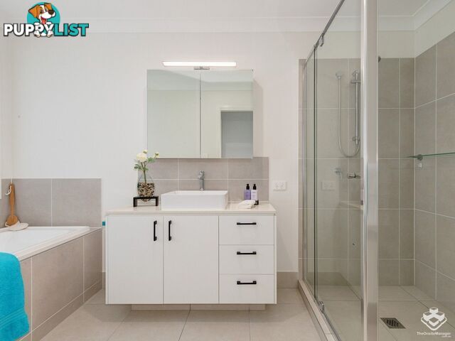 8 Field Street Helensvale QLD 4212