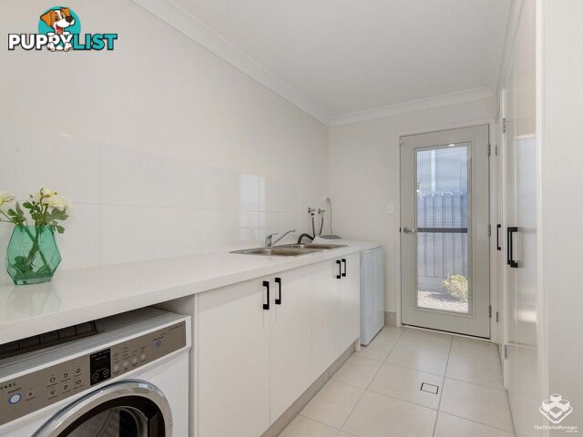 8 Field Street Helensvale QLD 4212