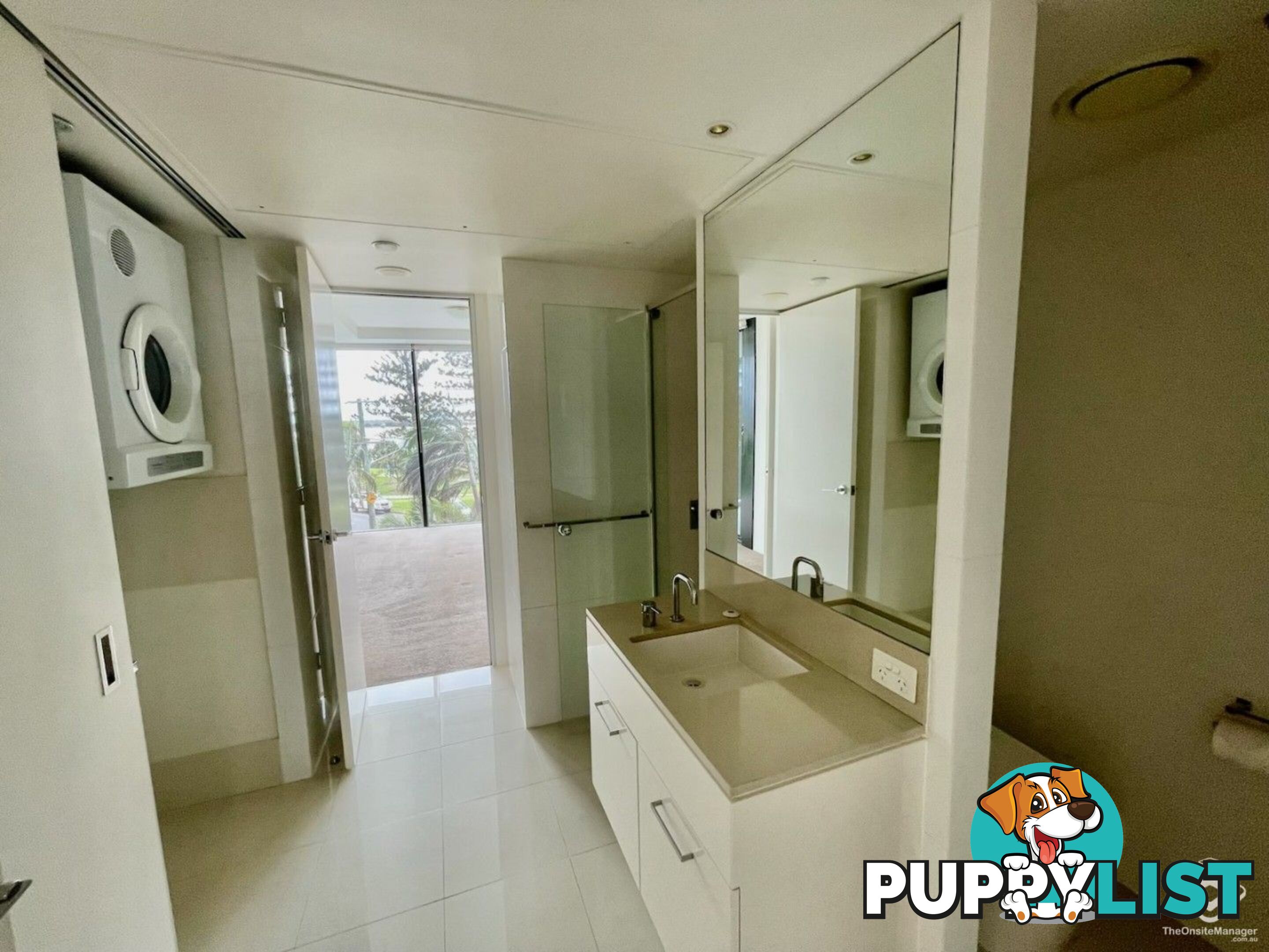 ID:21152117 230 Marine Parade Labrador QLD 4215