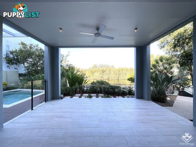 5034 EMERALD ISLAND DRIVE Carrara QLD 4211