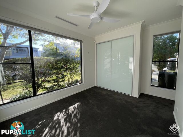 5034 EMERALD ISLAND DRIVE Carrara QLD 4211
