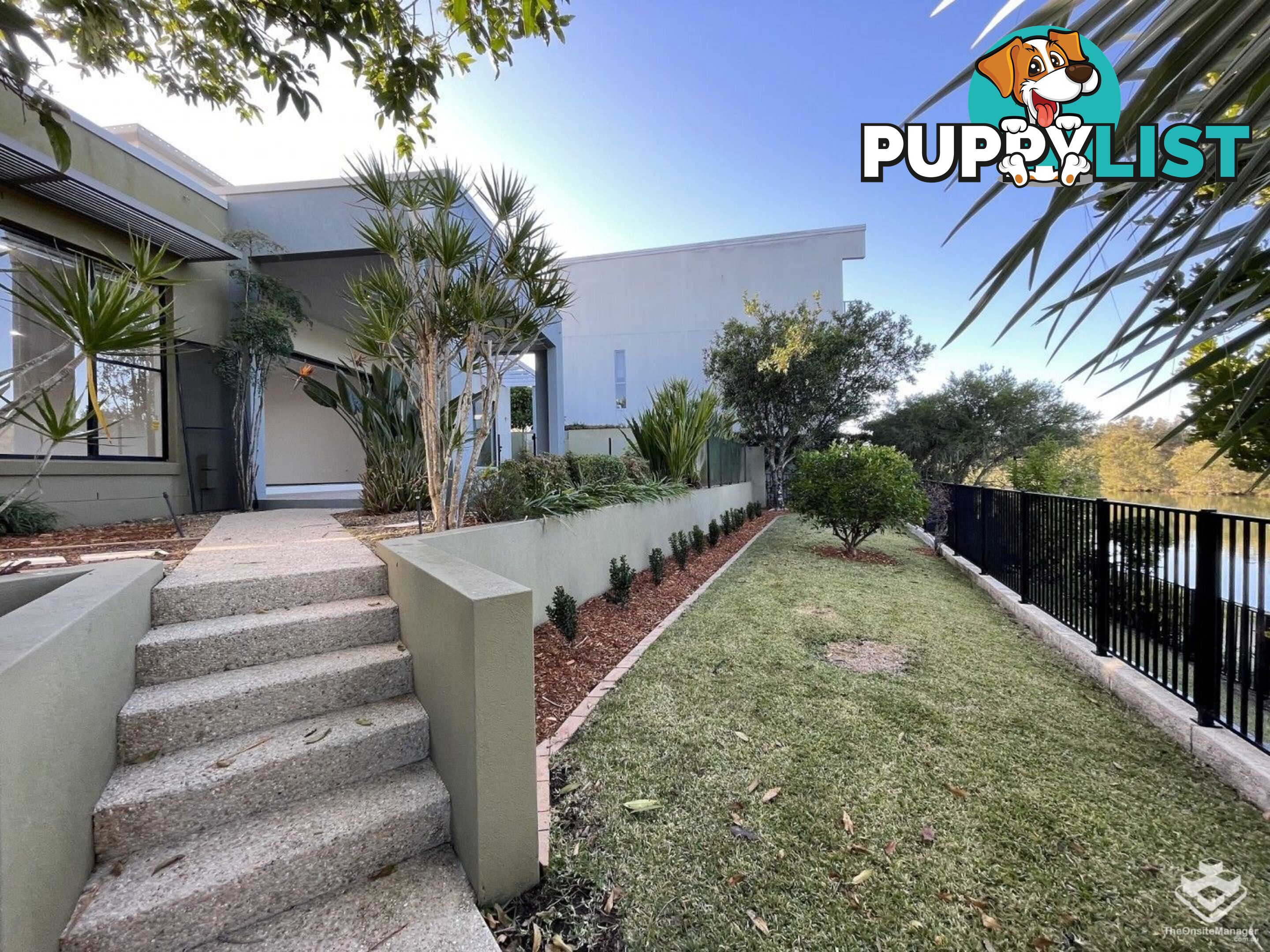 5034 EMERALD ISLAND DRIVE Carrara QLD 4211