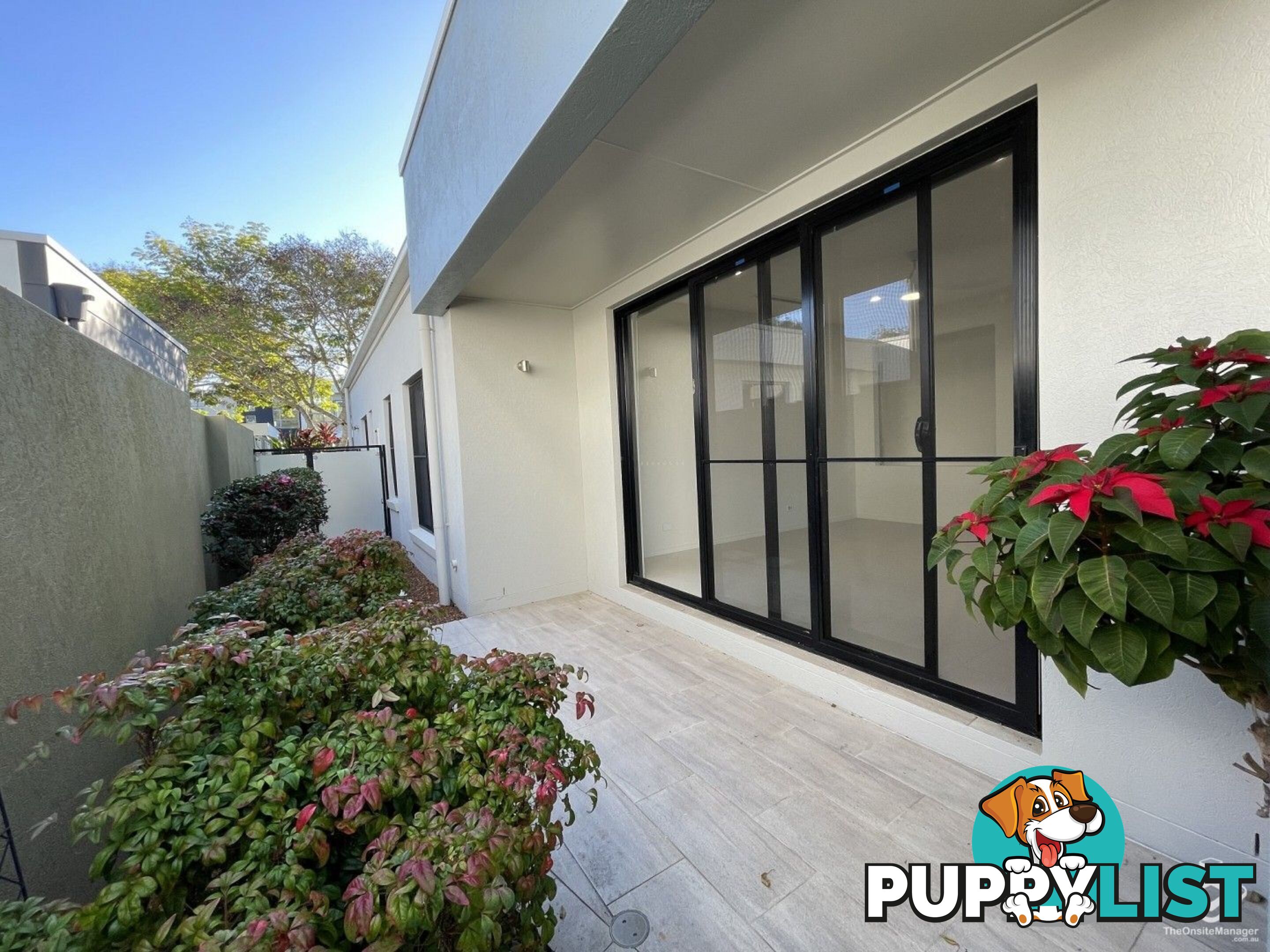5034 EMERALD ISLAND DRIVE Carrara QLD 4211