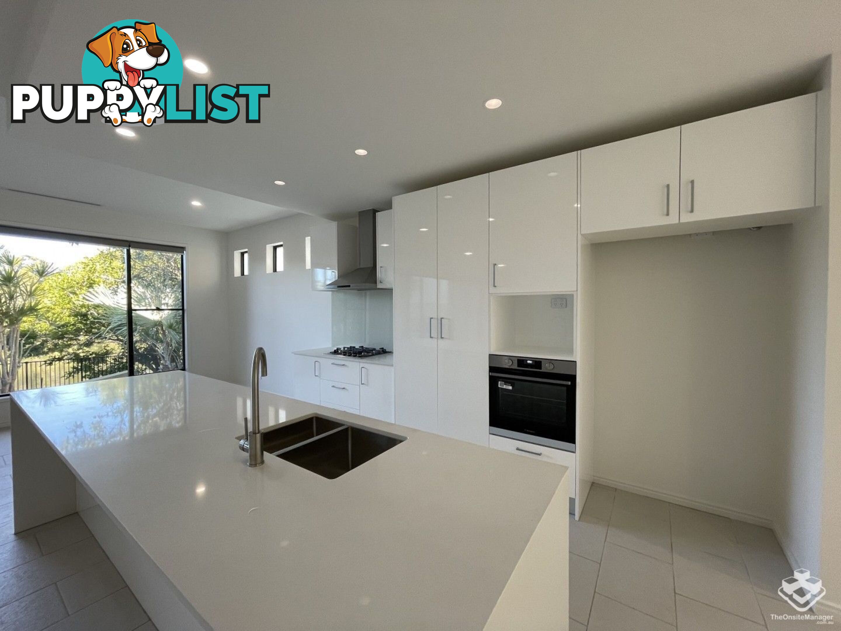 5034 EMERALD ISLAND DRIVE Carrara QLD 4211