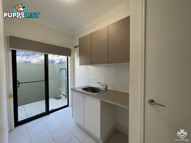 5034 EMERALD ISLAND DRIVE Carrara QLD 4211