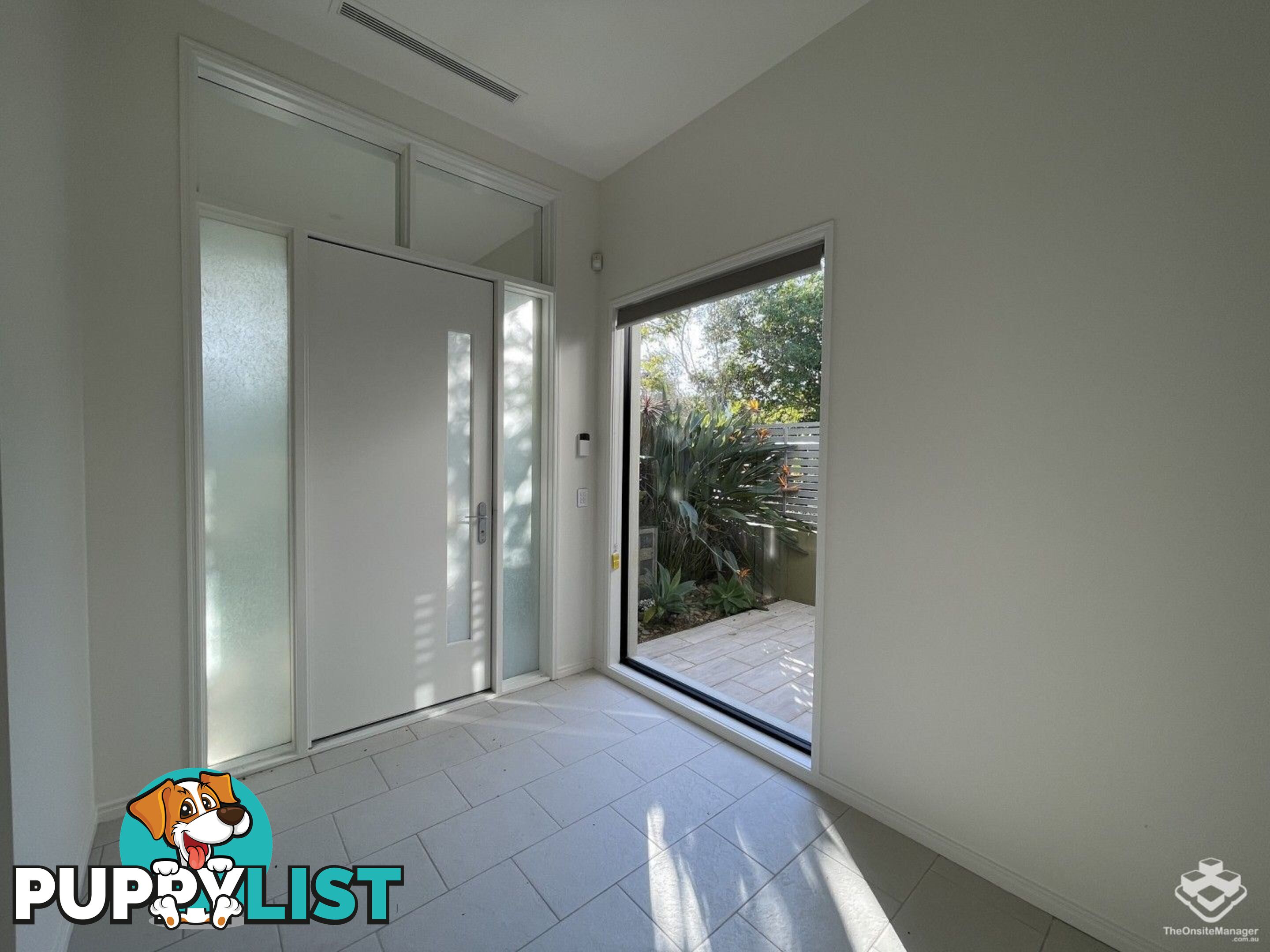 5034 EMERALD ISLAND DRIVE Carrara QLD 4211