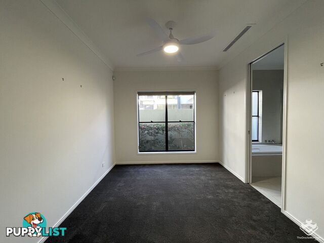 5034 EMERALD ISLAND DRIVE Carrara QLD 4211
