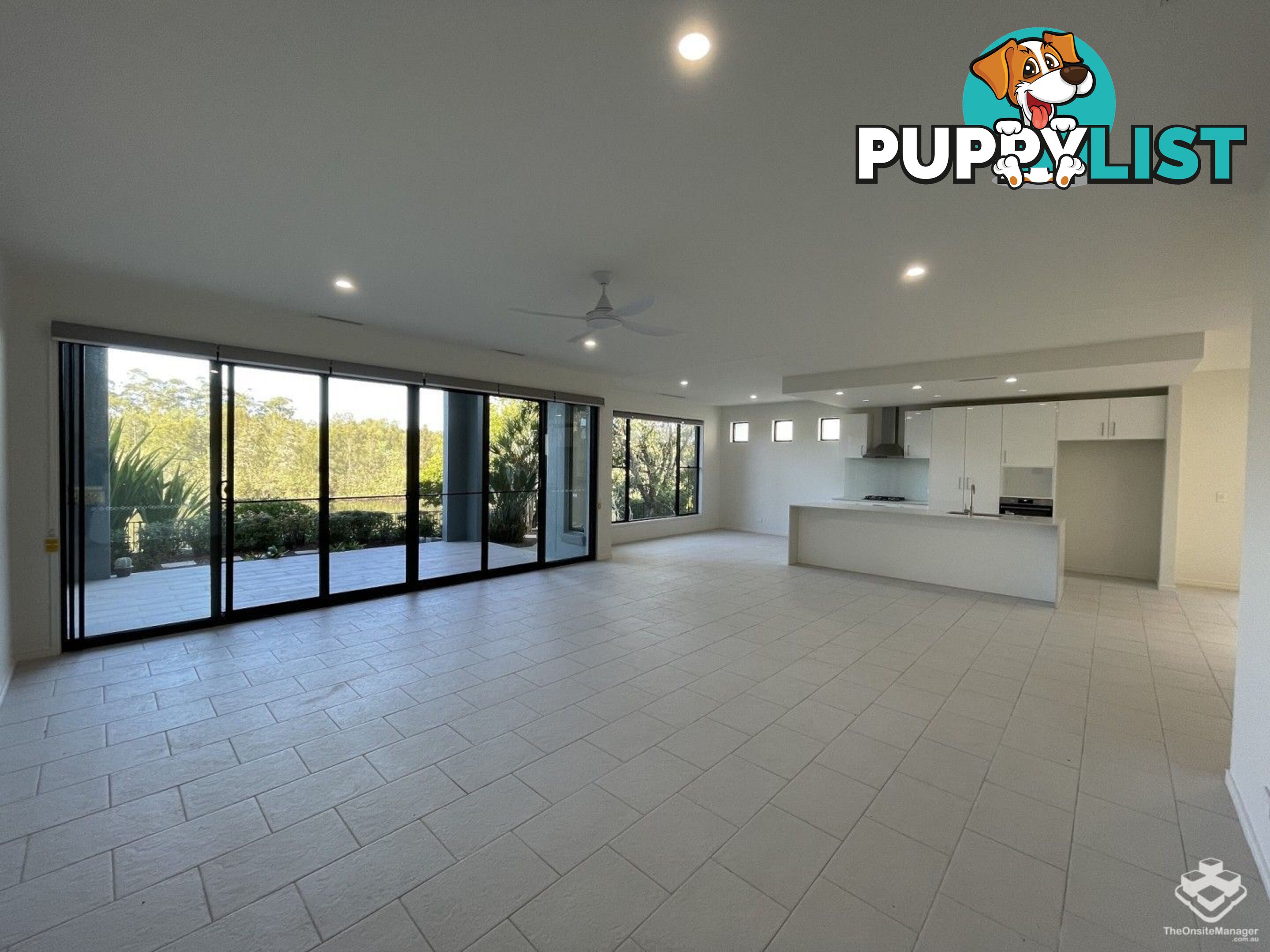 5034 EMERALD ISLAND DRIVE Carrara QLD 4211