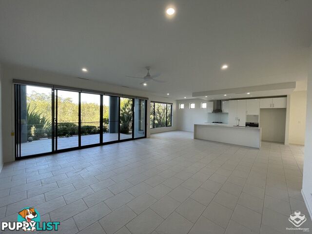 5034 EMERALD ISLAND DRIVE Carrara QLD 4211