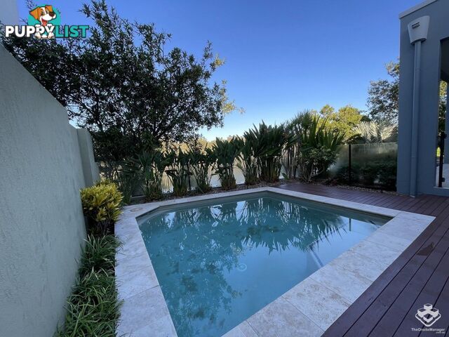5034 EMERALD ISLAND DRIVE Carrara QLD 4211