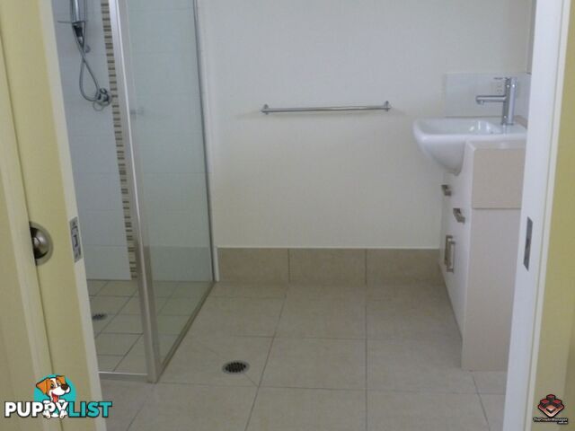 6-24 Henry Street West End QLD 4810