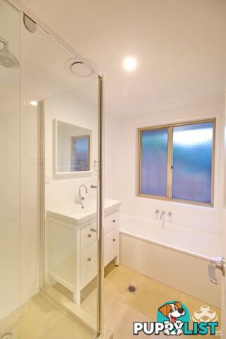 25 Dove Tree Crescent Sinnamon Park QLD 4073