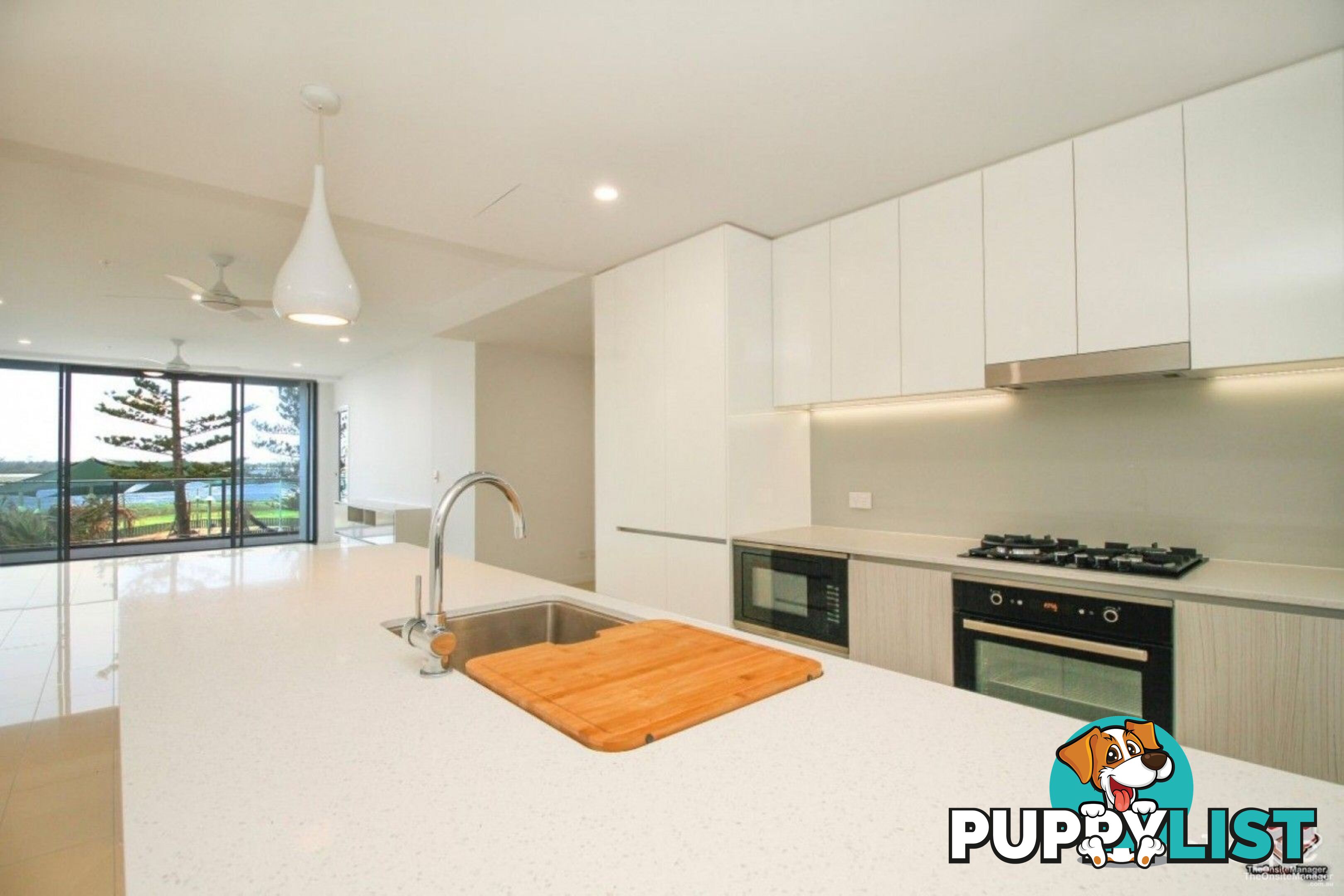 ID:21157915 388 Marine Parade Labrador QLD 4215