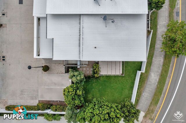 10/2 Waters Close Hope Island QLD 4212