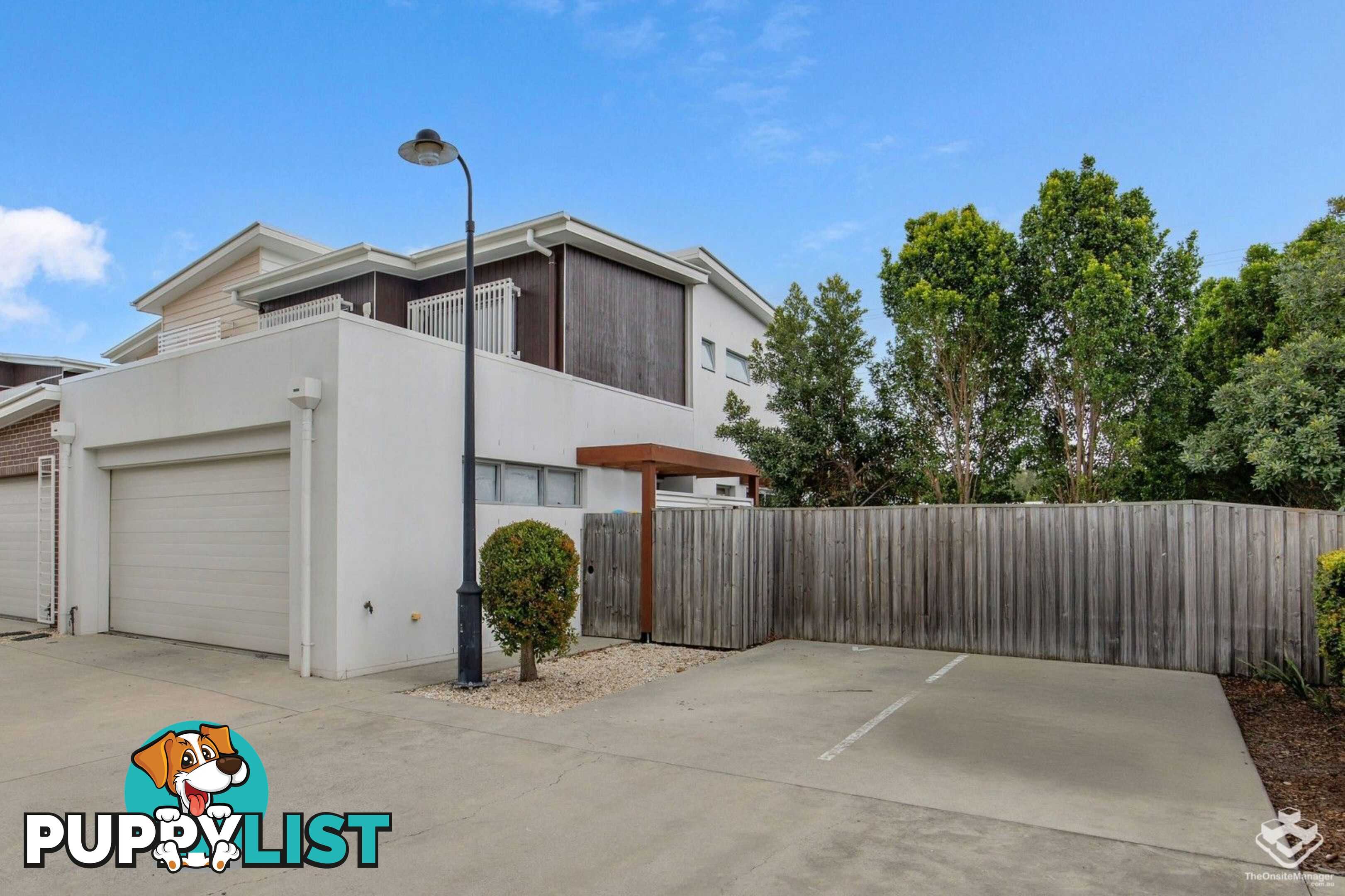 10/2 Waters Close Hope Island QLD 4212