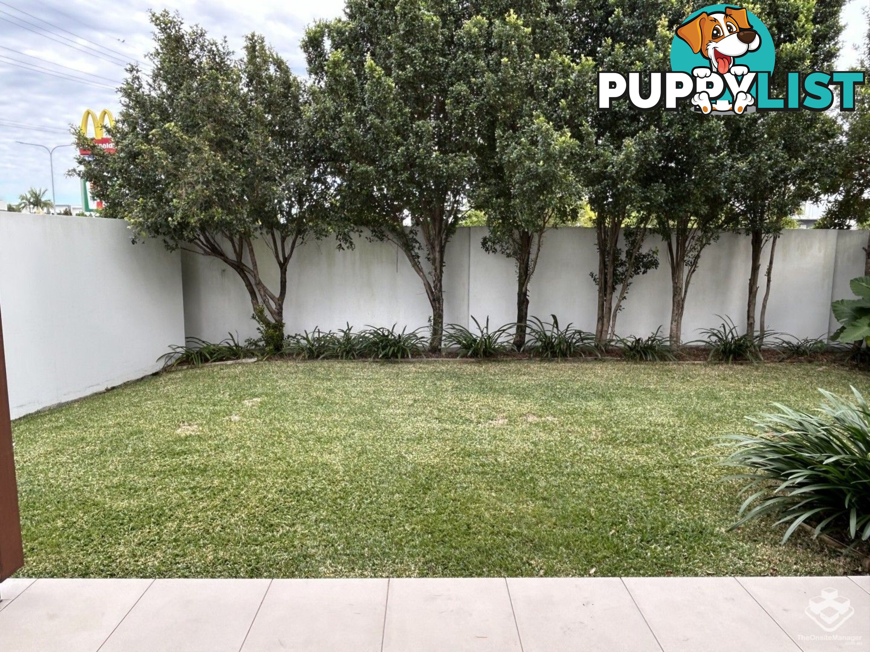 10/2 Waters Close Hope Island QLD 4212