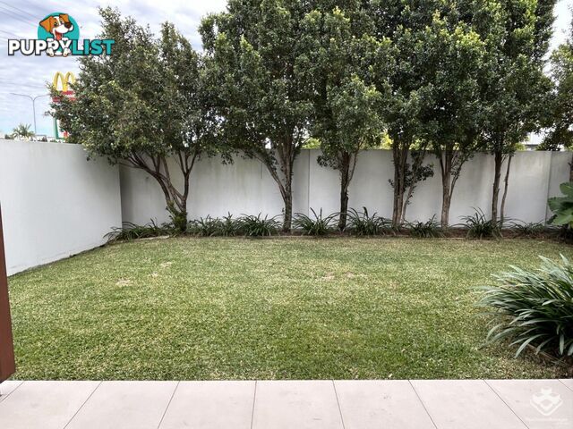 10/2 Waters Close Hope Island QLD 4212