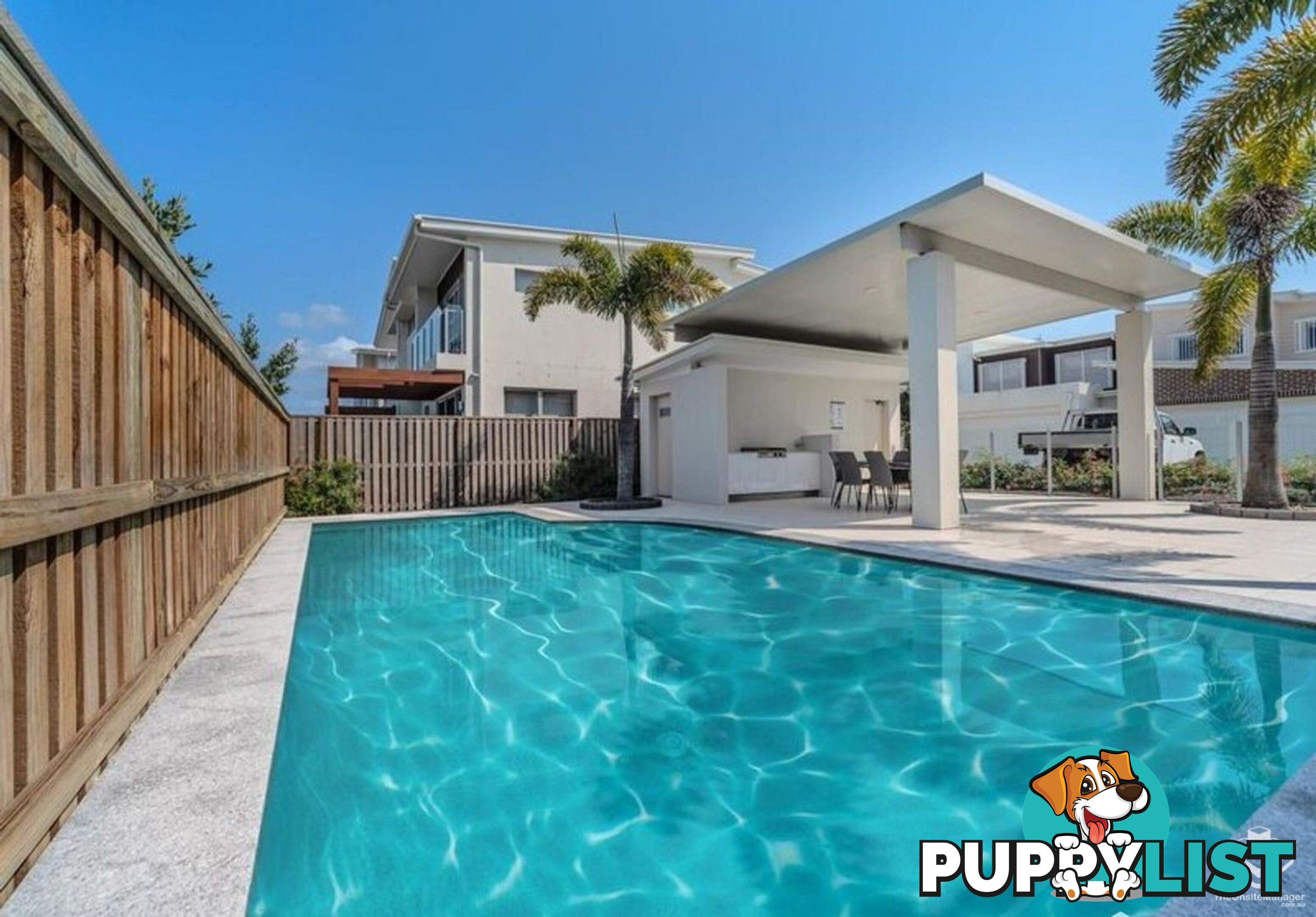 10/2 Waters Close Hope Island QLD 4212
