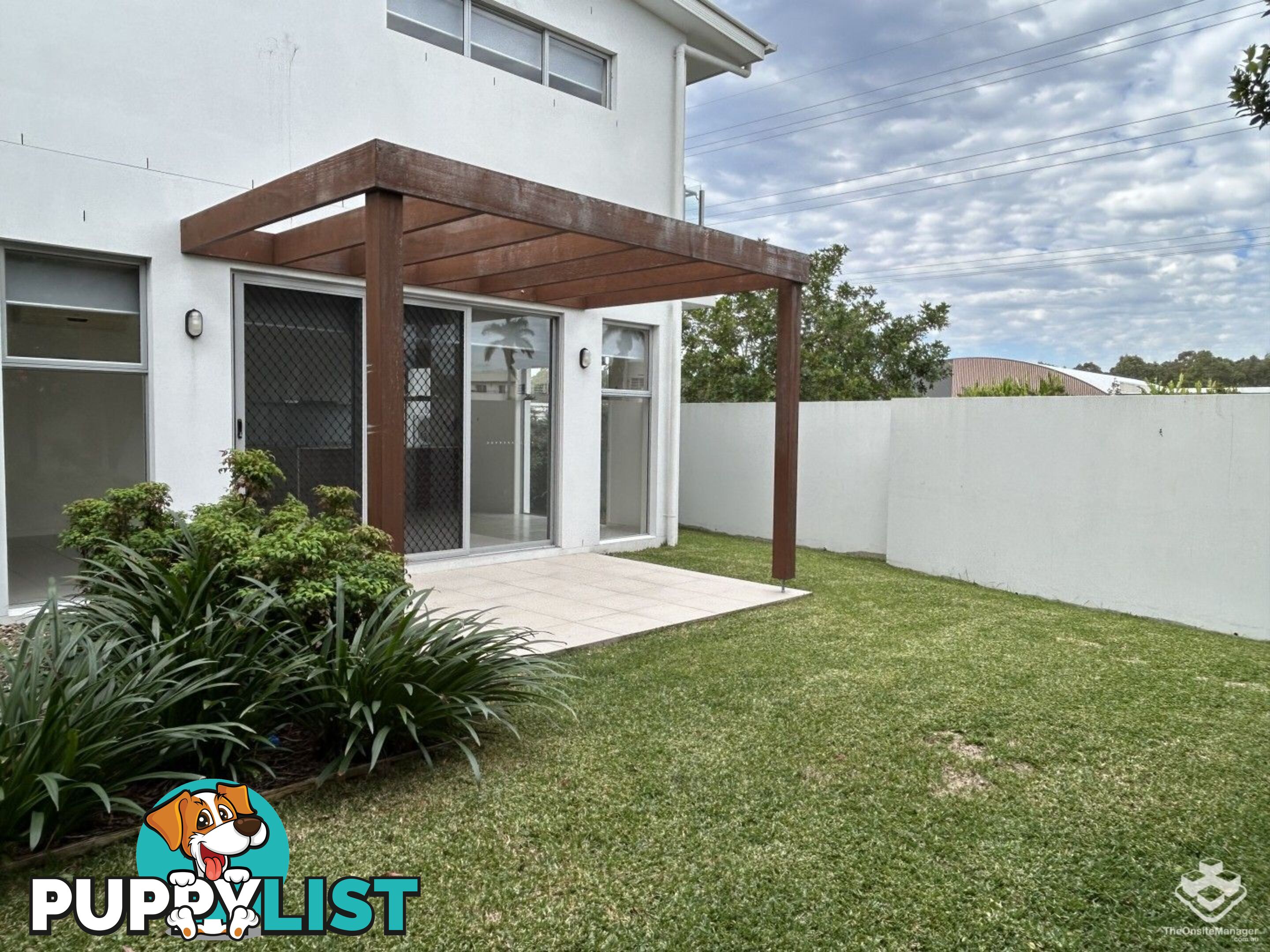 10/2 Waters Close Hope Island QLD 4212