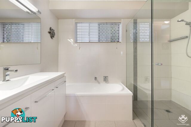 6 Sylvan Drive Benowa QLD 4217