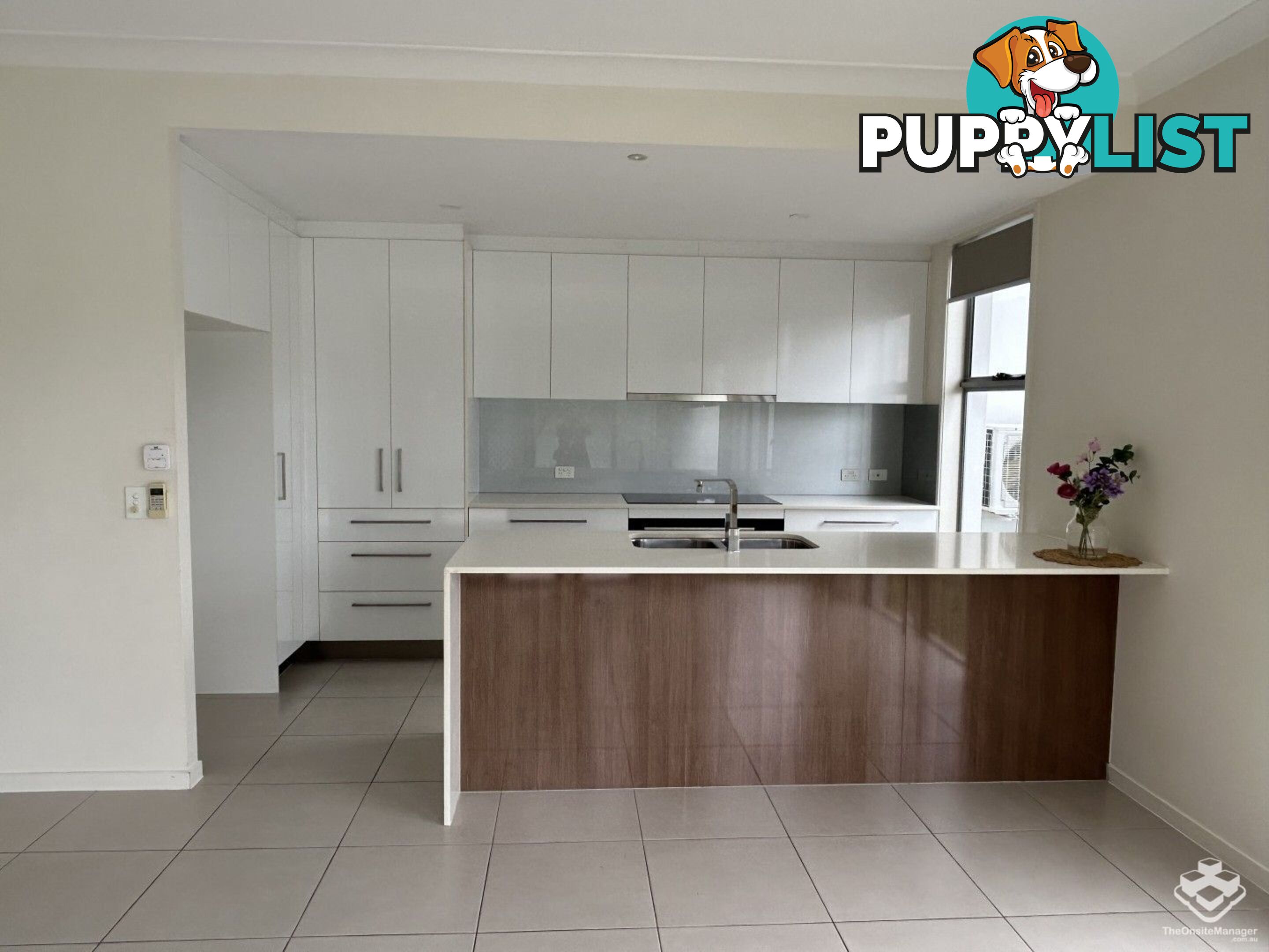 10/2 Waters Close Hope Island QLD 4212