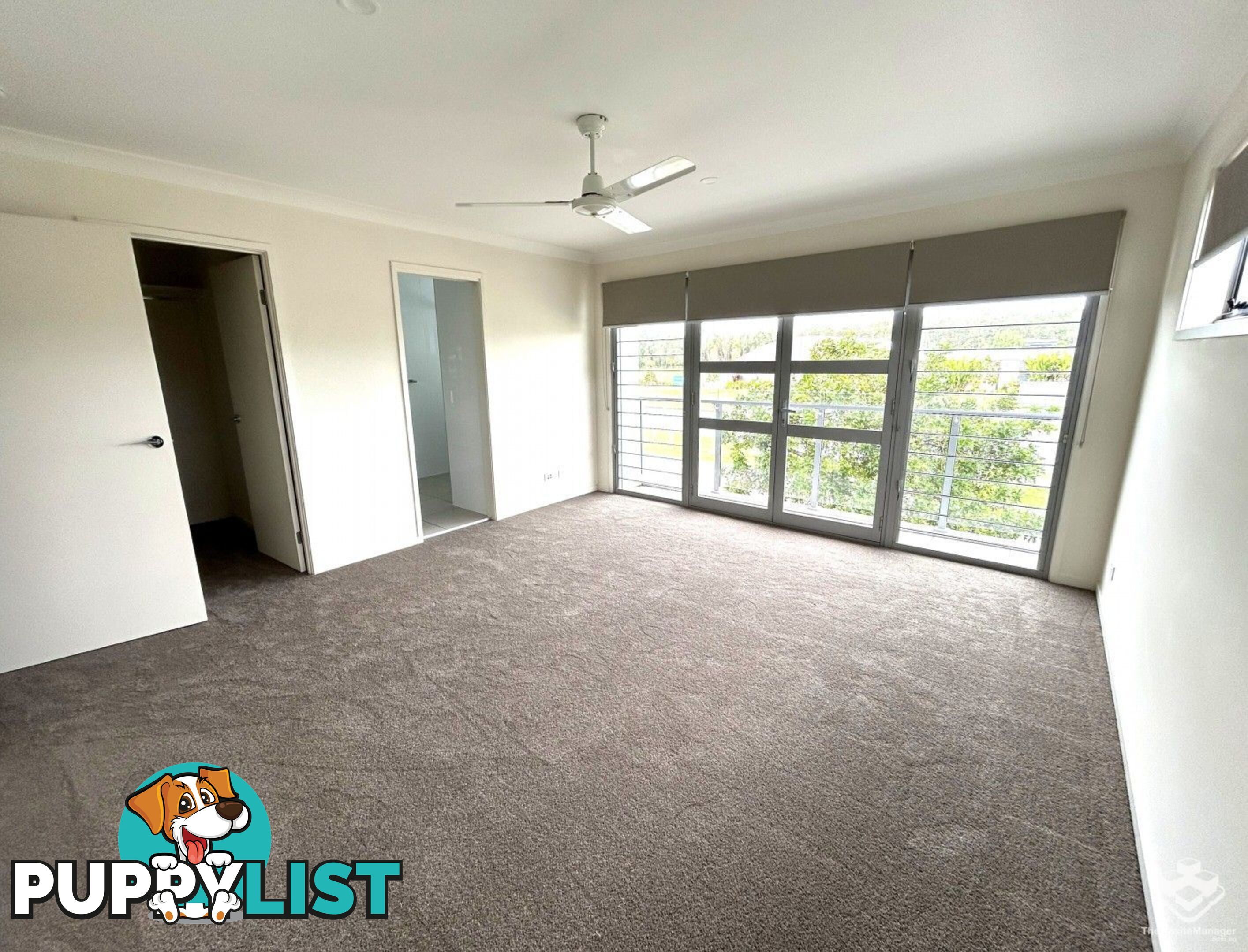 10/2 Waters Close Hope Island QLD 4212