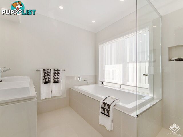 34 Spinnaker Boulevard Newport QLD 4020