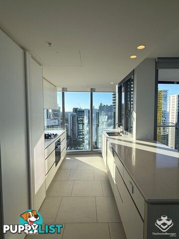 ID:21155502 12 Philip Avenue Broadbeach QLD 4218