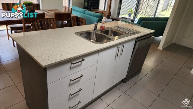 ID:21158460 230 Pulgul Street Urangan QLD 4655