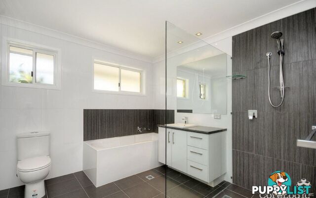 28 Wayfarer Avenue Mermaid Waters QLD 4218