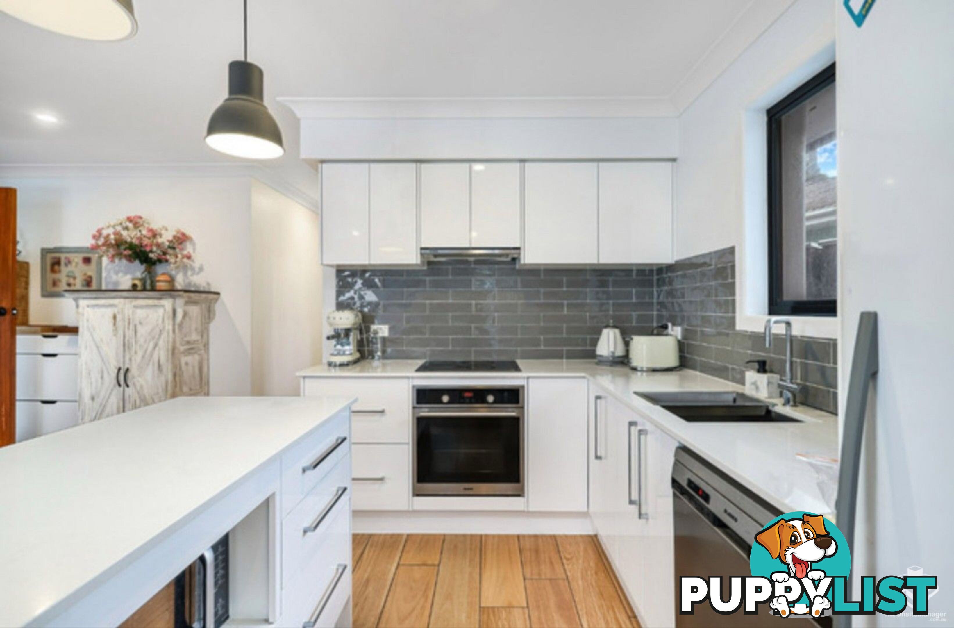 2 Nevenia Street Labrador QLD 4215