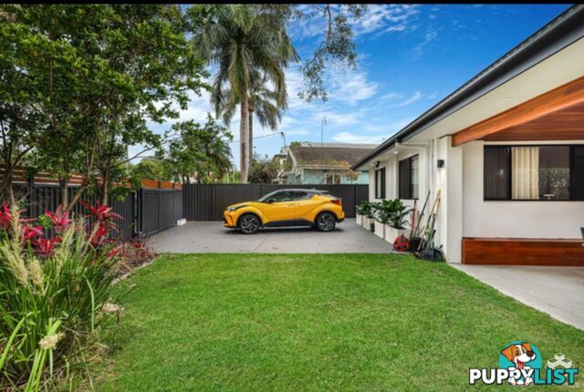 2 Nevenia Street Labrador QLD 4215