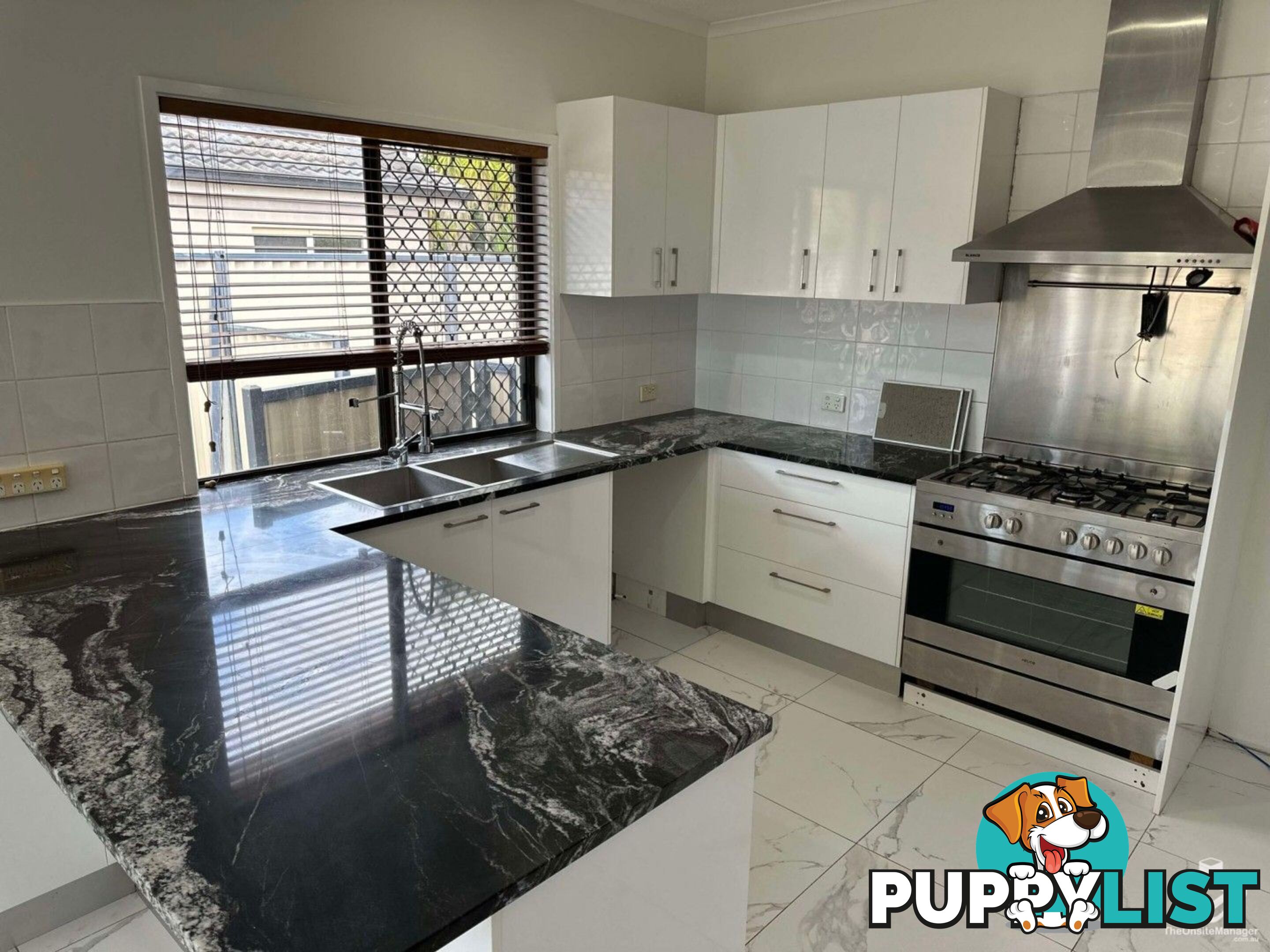 6 Avonbury Court Carrara QLD 4211