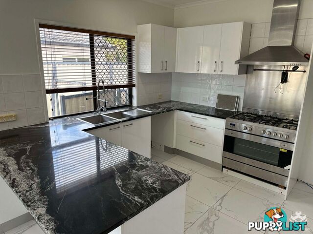 6 Avonbury Court Carrara QLD 4211