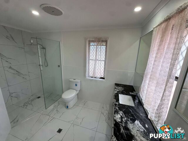 6 Avonbury Court Carrara QLD 4211