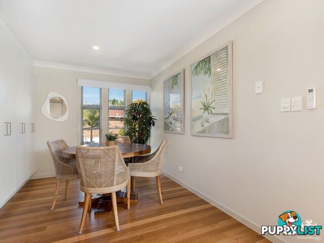 1/10 Middle Street Labrador QLD 4215