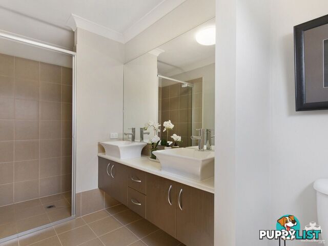 1/10 Middle Street Labrador QLD 4215